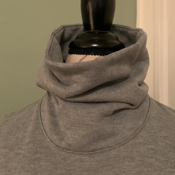 Nike Dri-Fit Gray Cowl/Turtleneck Sweatshirt - Picture 9 of 15